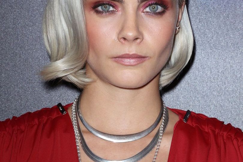 CURLY BOB - CARA DELEVIGNE